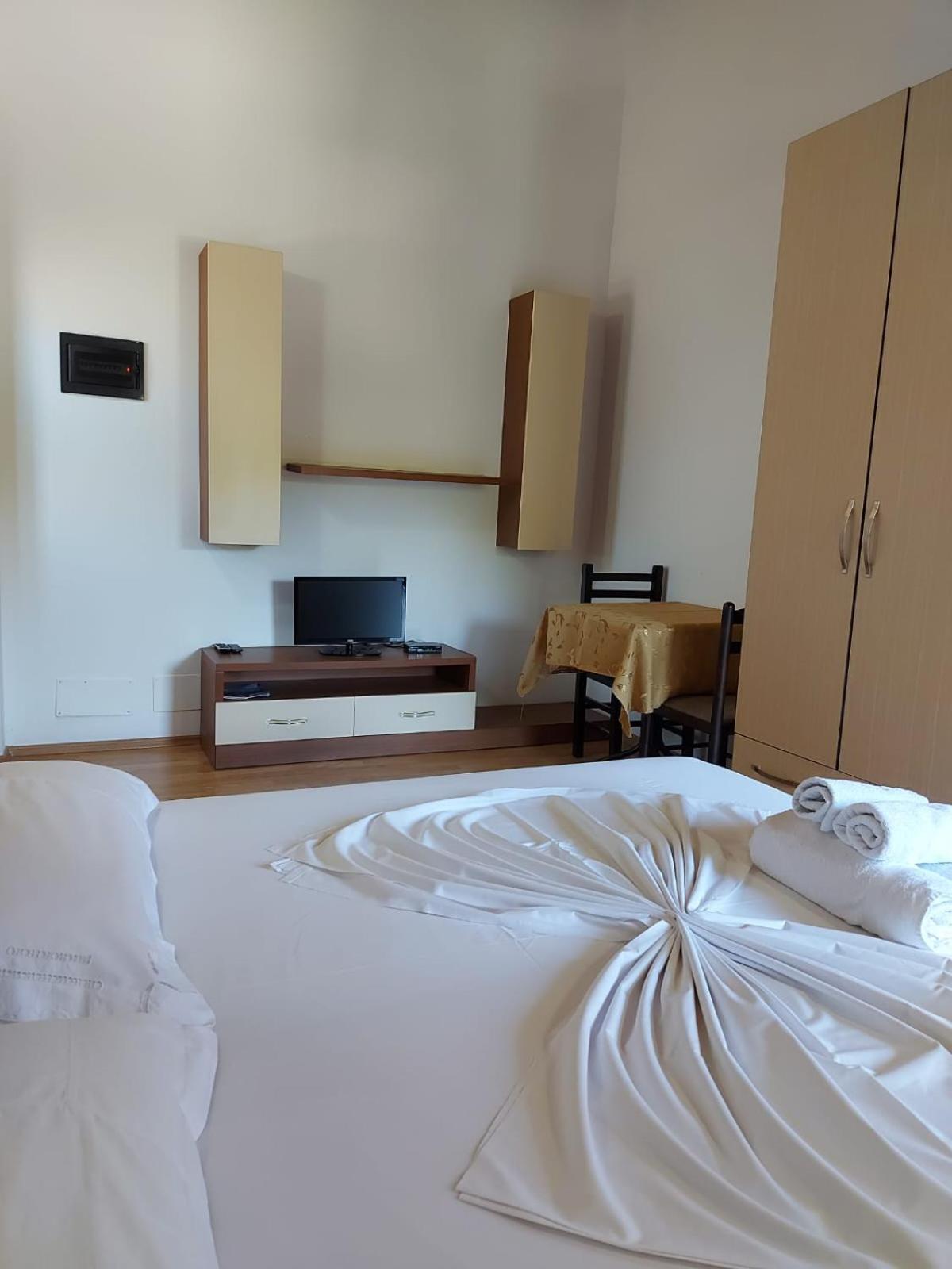 Vila Green Relax Vlorë Esterno foto